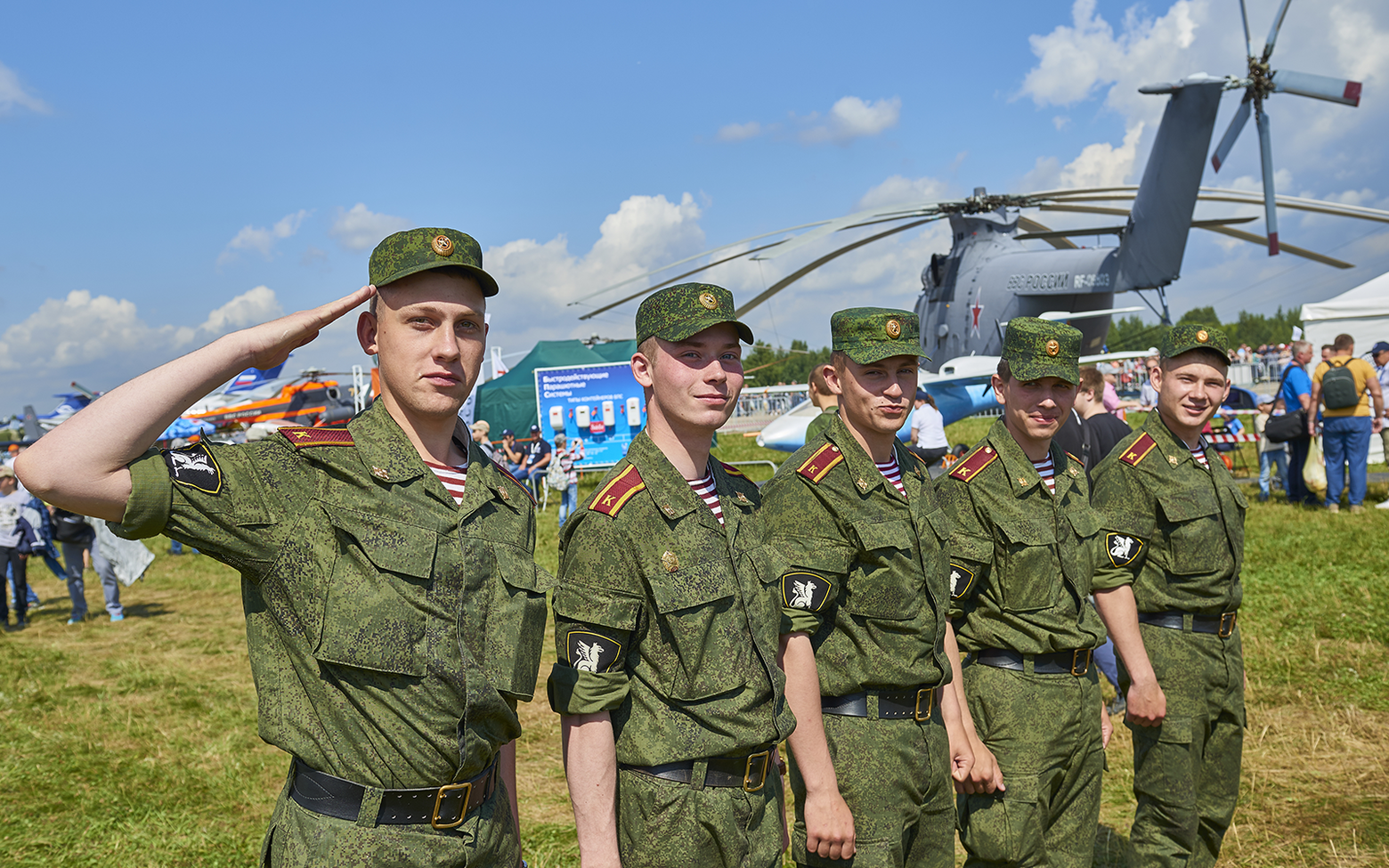 Военным и полицейским в России повысят зарплату