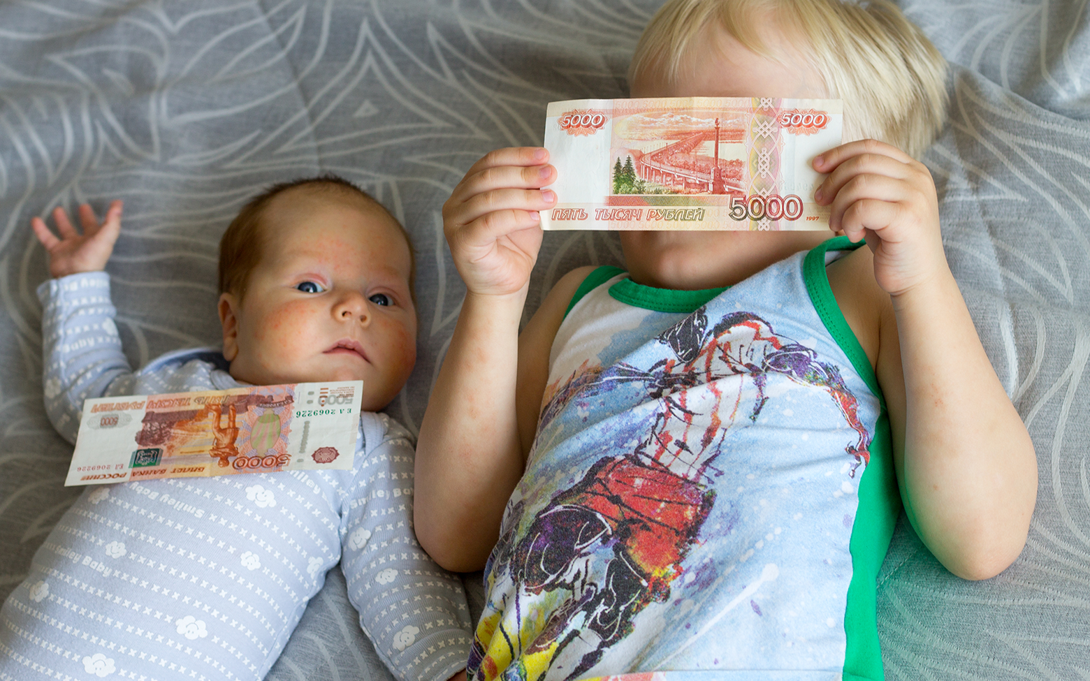 Еще 21 млрд рублей направили на выплаты малообеспеченным семьям
