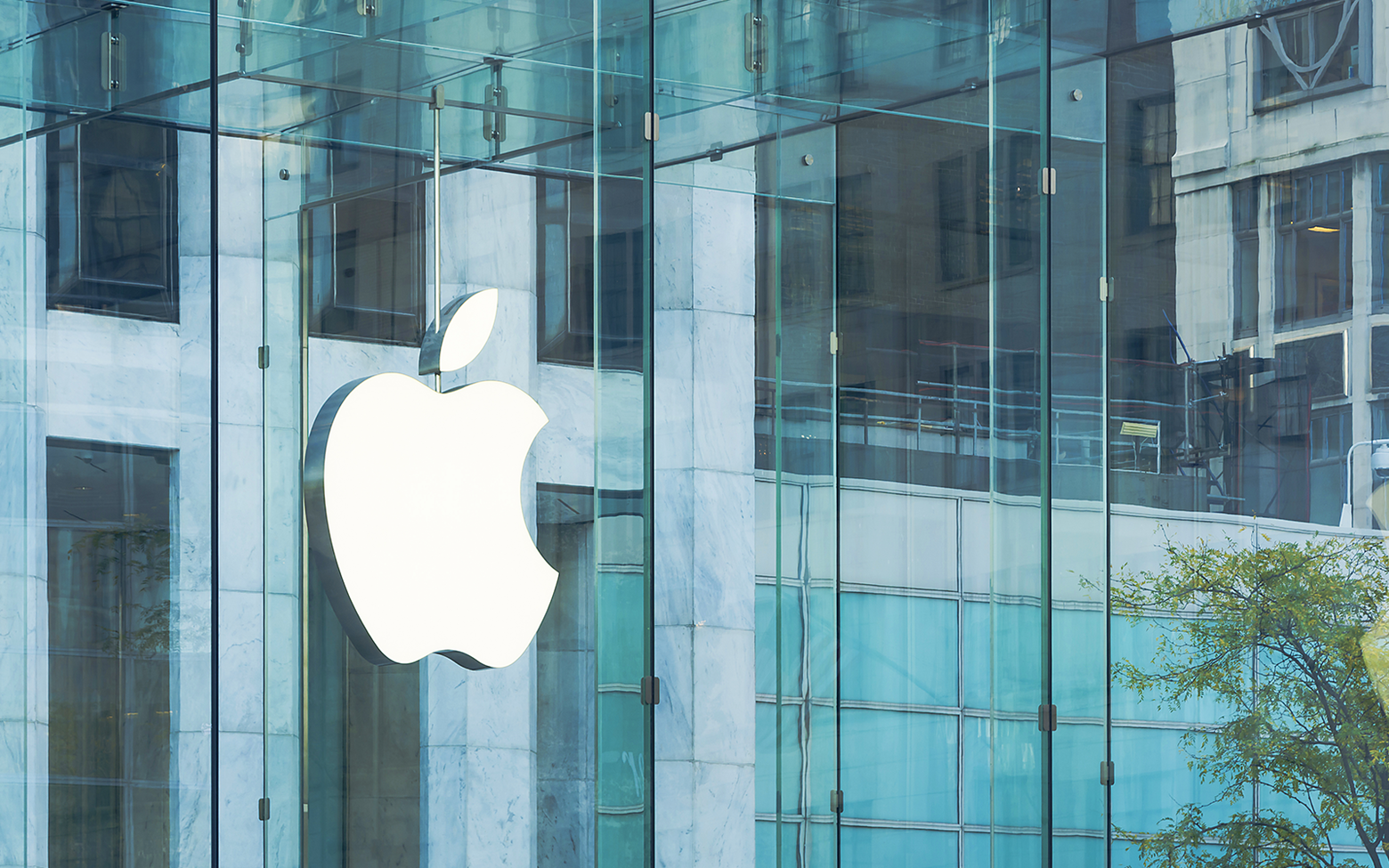 Apple сохраняет удаленку до 2022 года