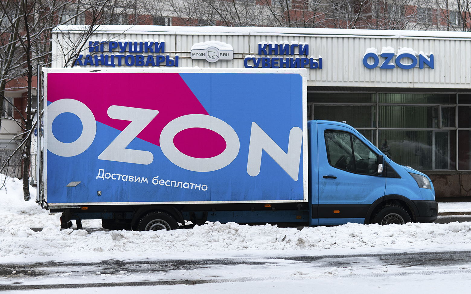Международная доставка озон. Машина Озон. Фургон Озон. Форд Озон. Озон автомобиль будка.