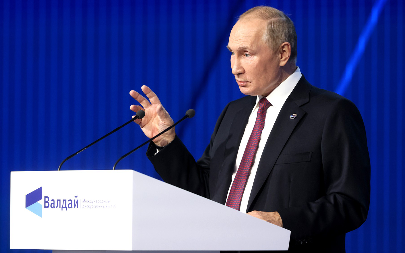 Путин призвал бороться за повышение зарплат