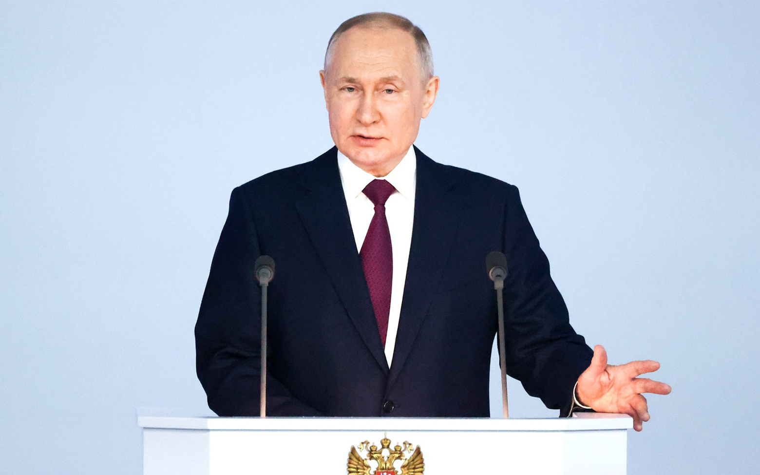Путин пообещал увеличить МРОТ на 18,5%