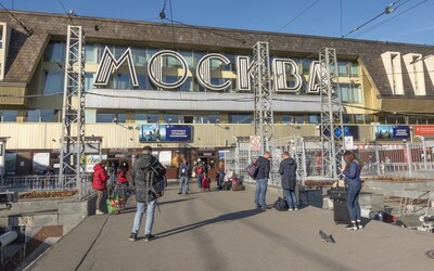 10 вакансий для работы вахтой в Москве с зарплатой до 100 тысяч рублей