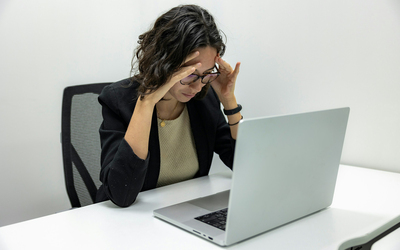 Почти треть сотрудников регулярно чувствует боль на рабочем месте